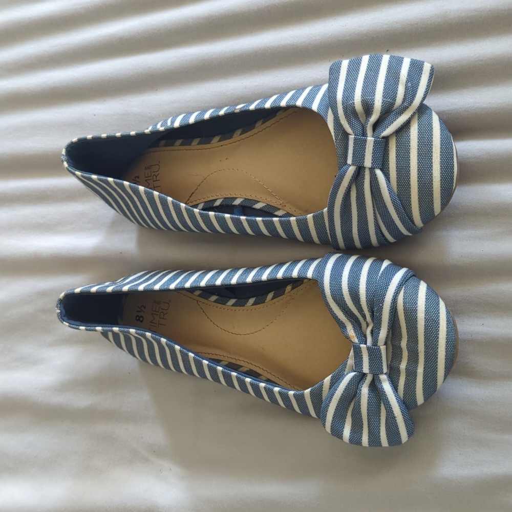 Flats with bowtie. Size 8.5